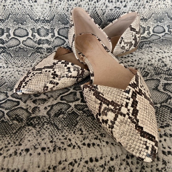 Old Navy snake print pointed toe flats NWOT - Picture 3 of 9